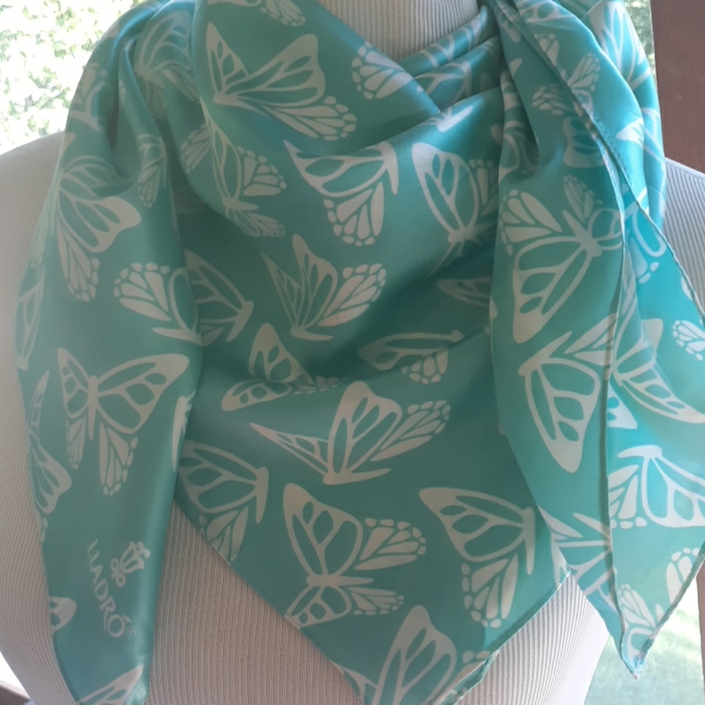 Lladro silk scarf - Picture 7 of 7